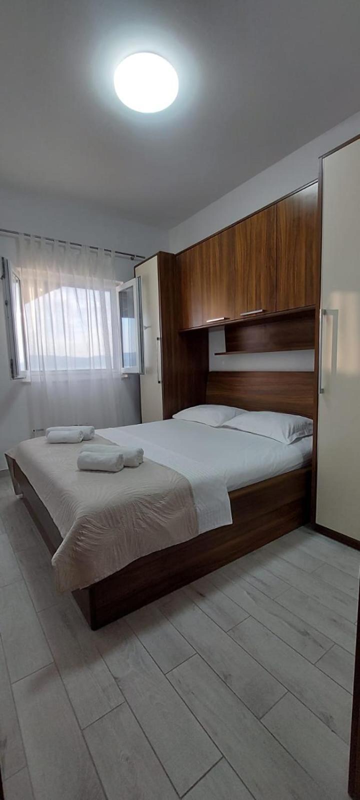 Apartment Toncica Omiš Esterno foto