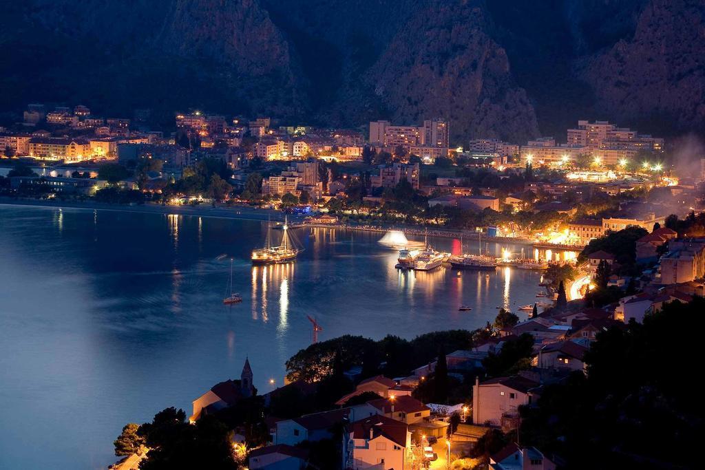 Apartment Toncica Omiš Esterno foto